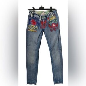 Incredible RARE authentic Miss Sixty Y2K embroidered jeans